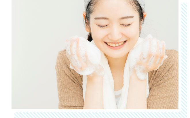 泡で洗顔する
