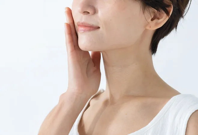 肌のきれいな女性