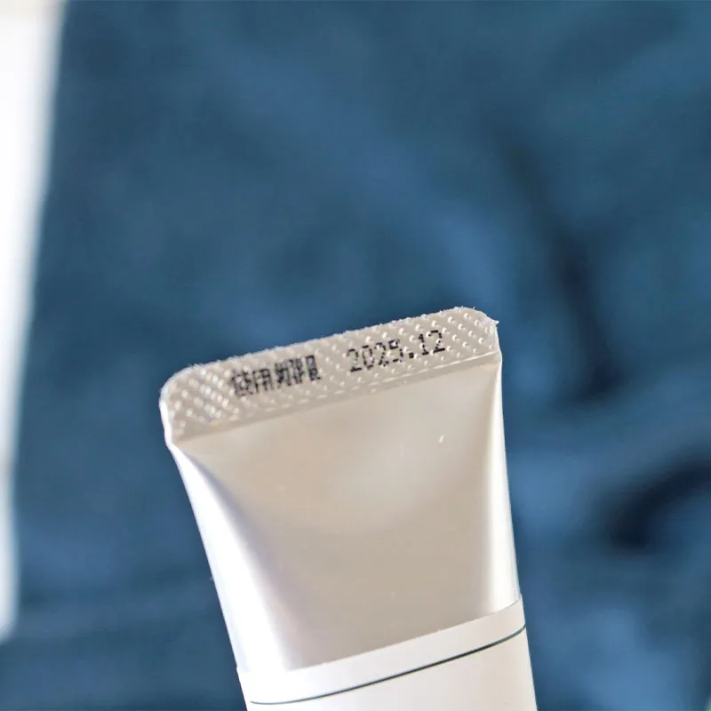 ベタたつかないナチュラルハンドクリーム　使用期限を表示