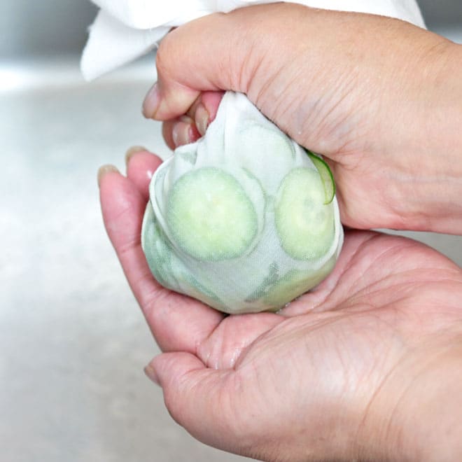 野菜の水けをしぼる、はぐくむさらし