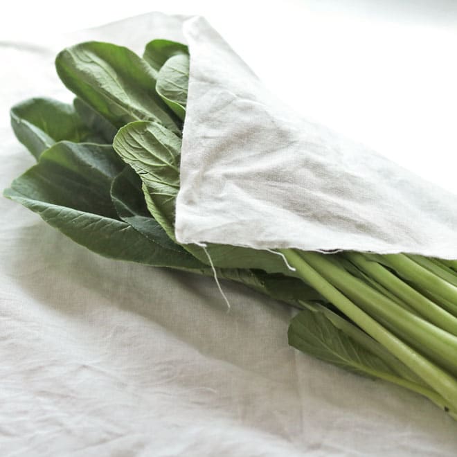 はぐくむさらしで野菜を包んで保存