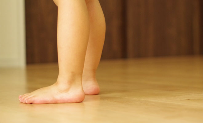 子どもの素足