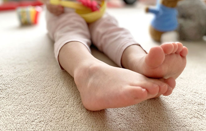 子どもの足